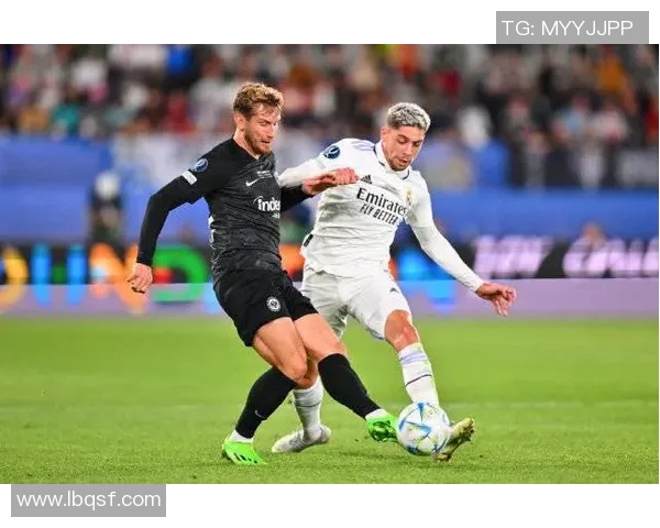 巴西足球明星的家园探秘：从传奇到温馨生活的全景展示